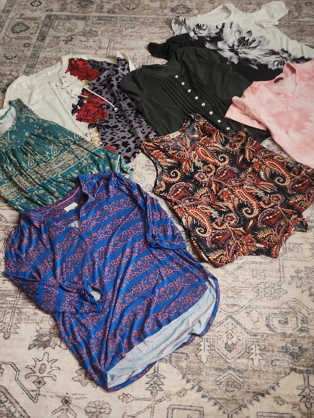 Large Womens Bundle Of 7  Tops.